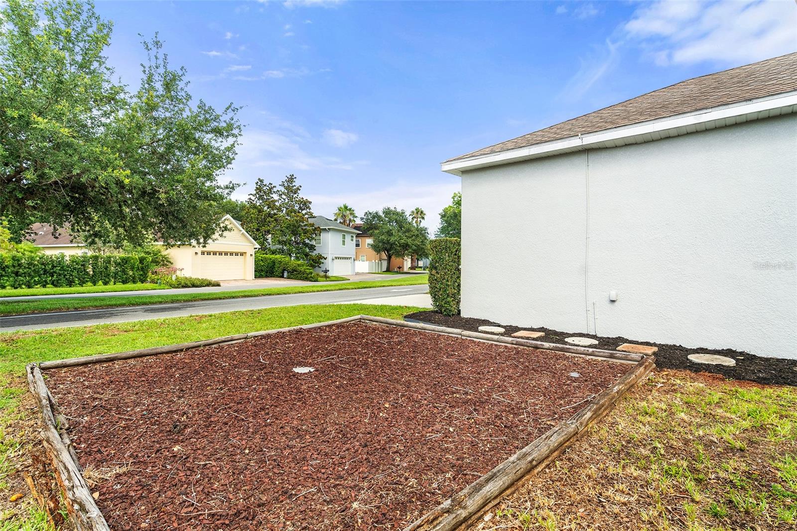 Image 25 of 53 For 7013 Beargrass Rd