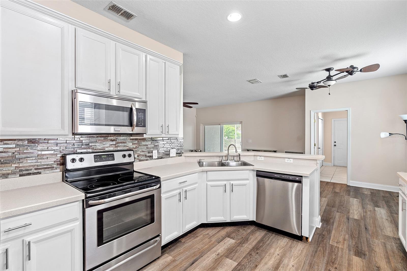 Image 4 of 53 For 7013 Beargrass Rd