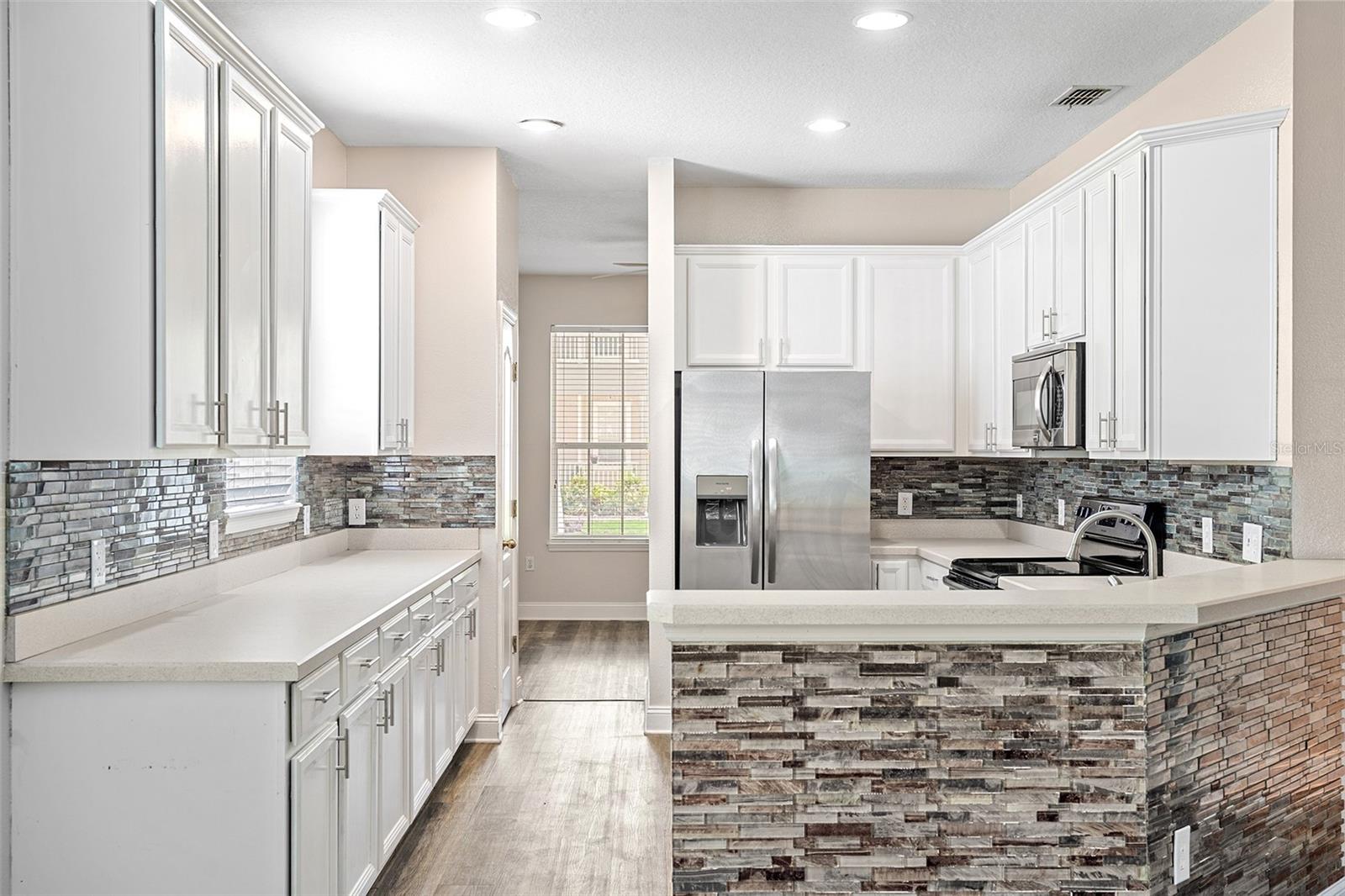 Image 5 of 53 For 7013 Beargrass Rd