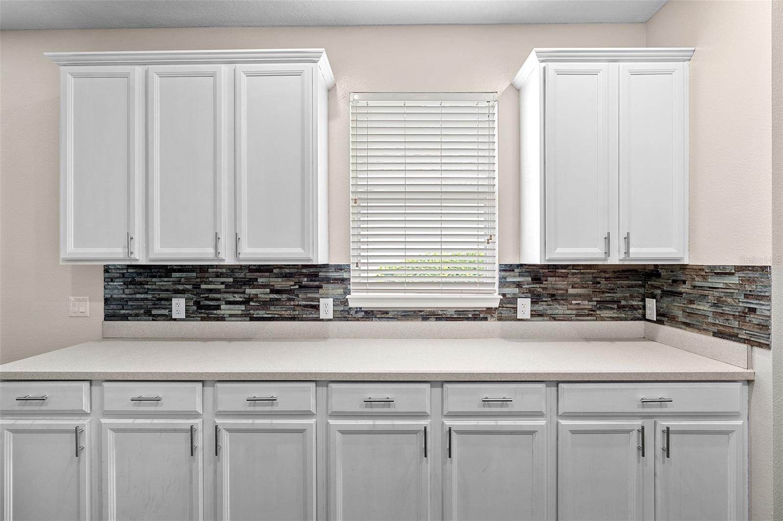 Image 6 of 53 For 7013 Beargrass Rd