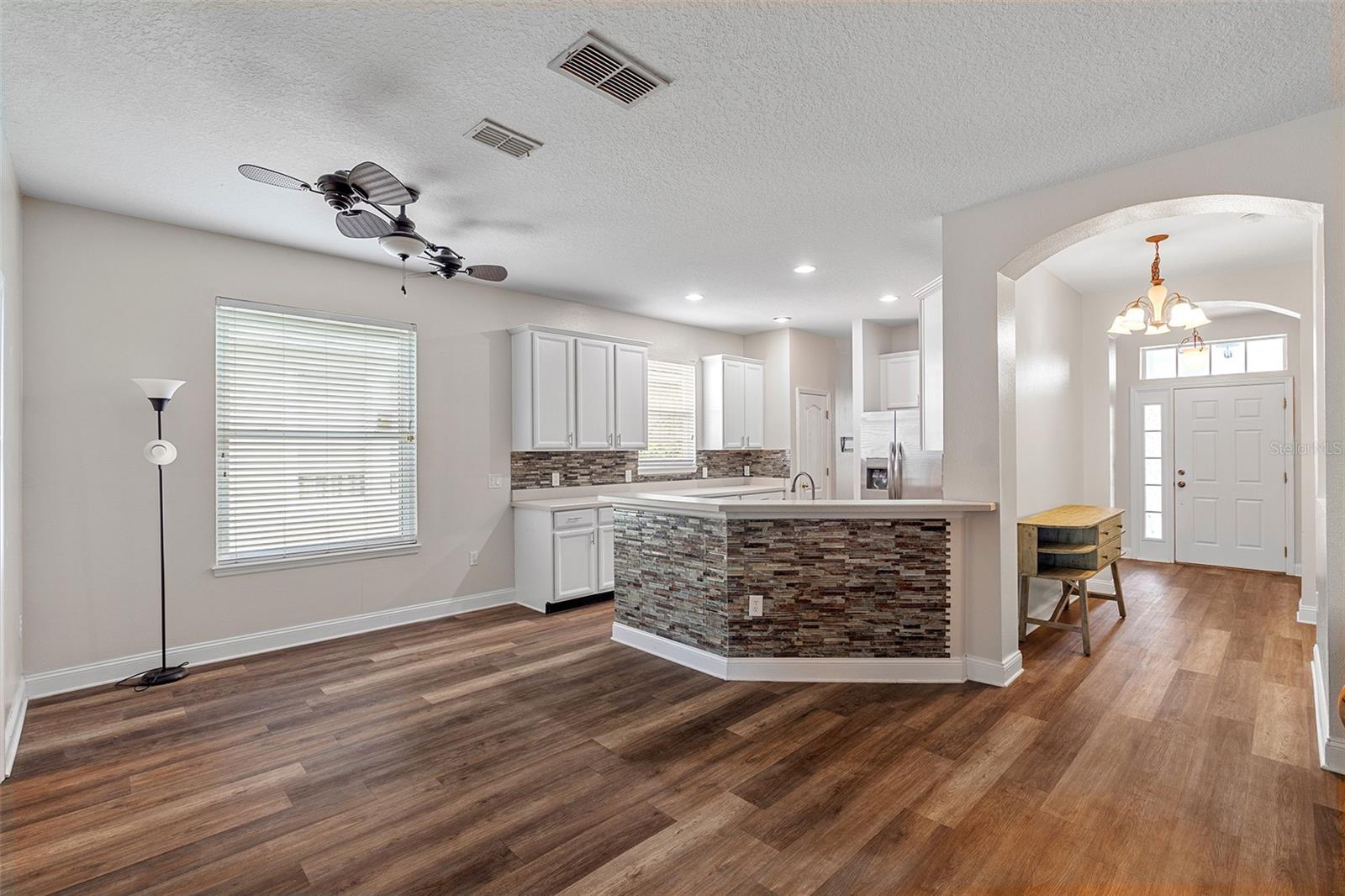 Image 7 of 53 For 7013 Beargrass Rd