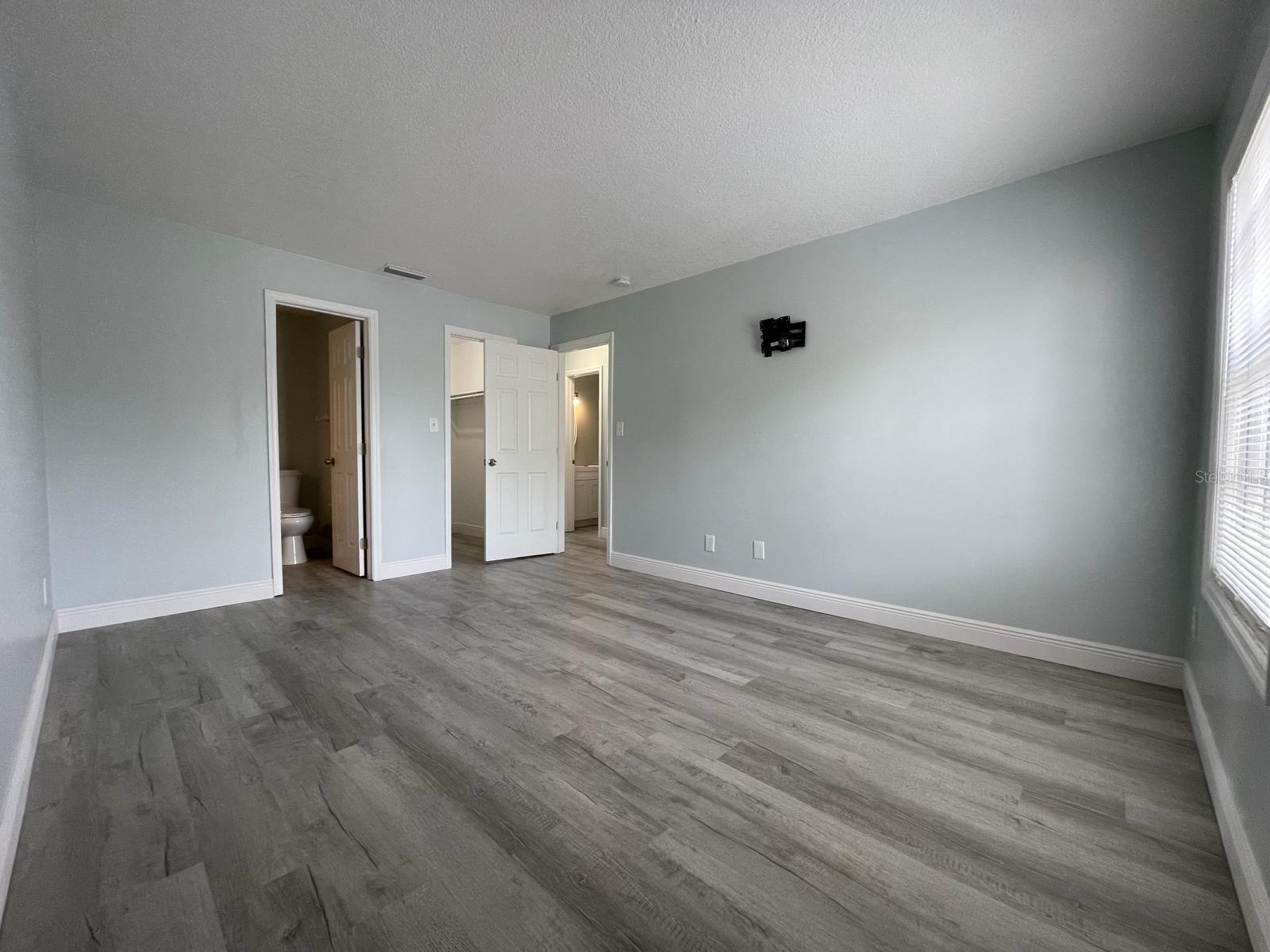 Listing photo id 10 for 4730 Coquina Key Drive Se C