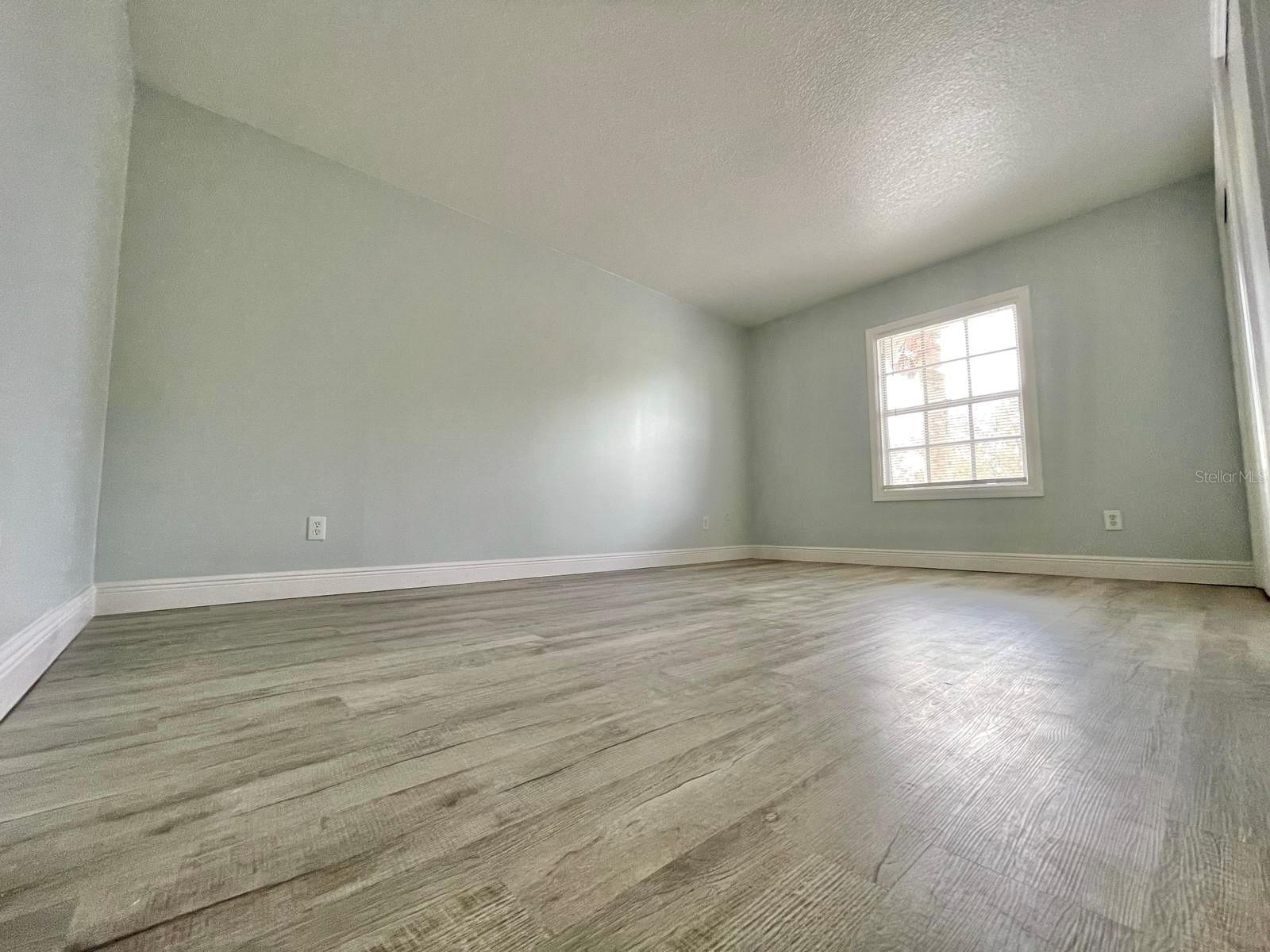 Listing photo id 12 for 4730 Coquina Key Drive Se C