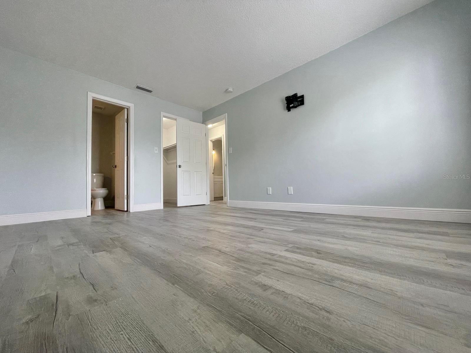 Listing photo id 14 for 4730 Coquina Key Drive Se C