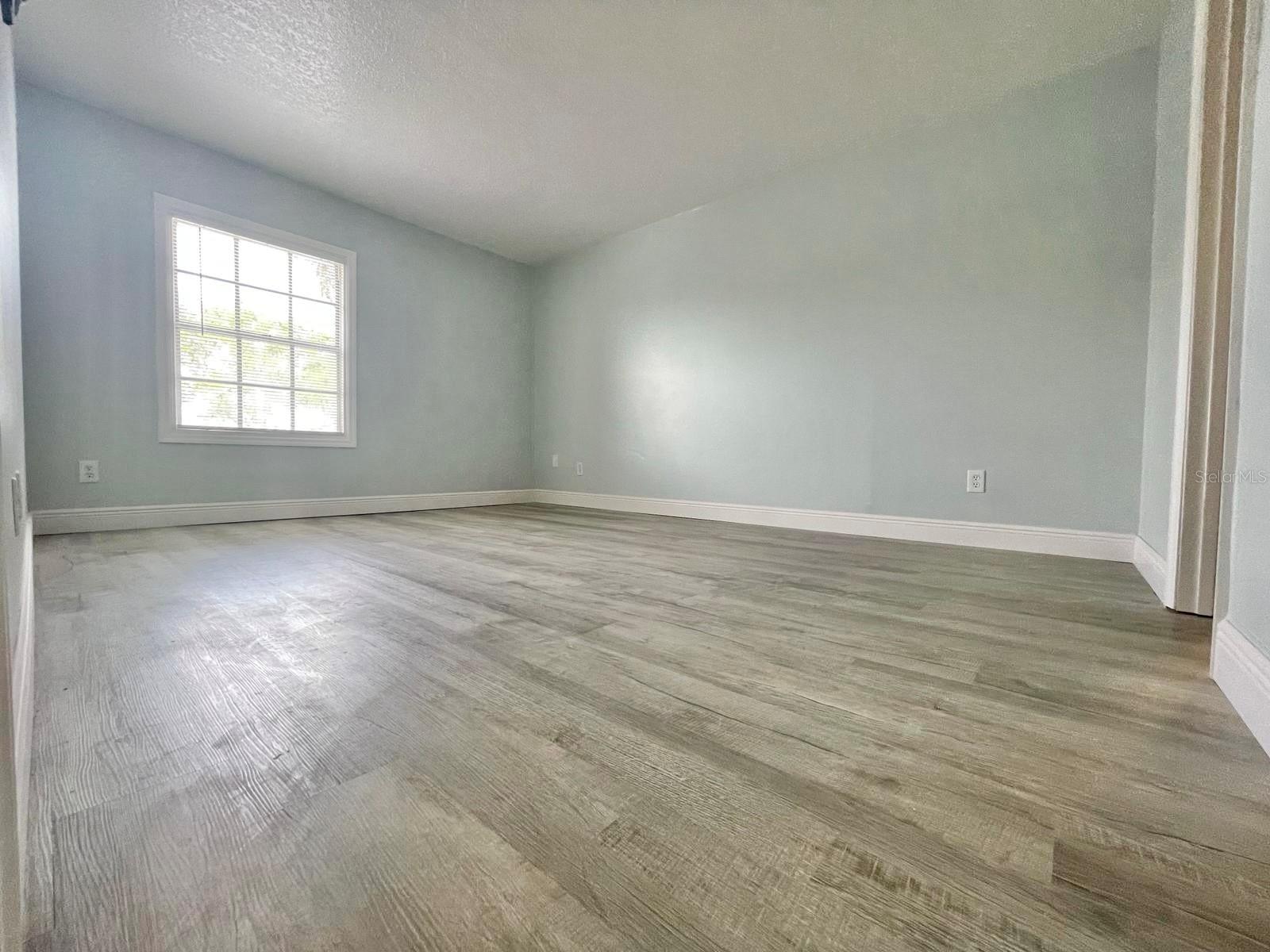 Listing photo id 6 for 4730 Coquina Key Drive Se C