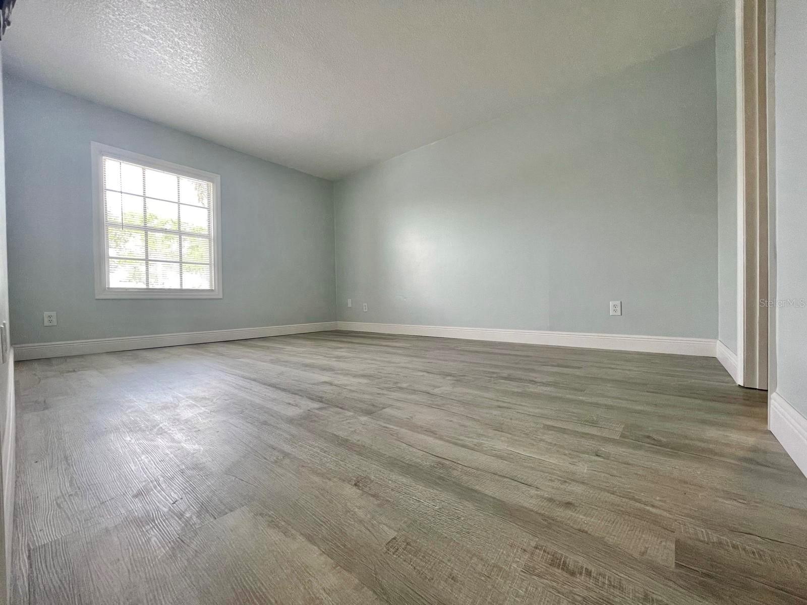 Listing photo id 7 for 4730 Coquina Key Drive Se C