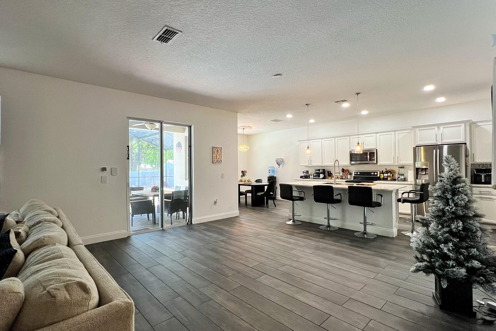 Image 13 of 95 For 1043 Tourmaline Drive