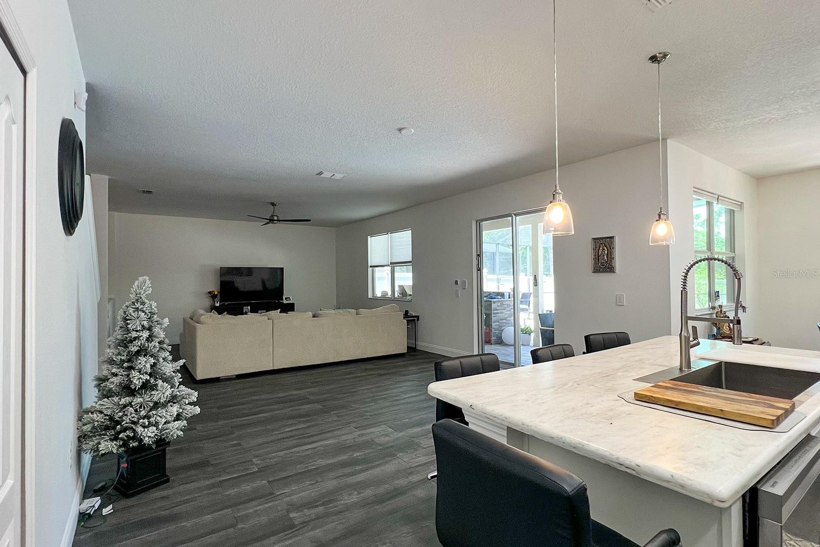 Image 18 of 95 For 1043 Tourmaline Drive