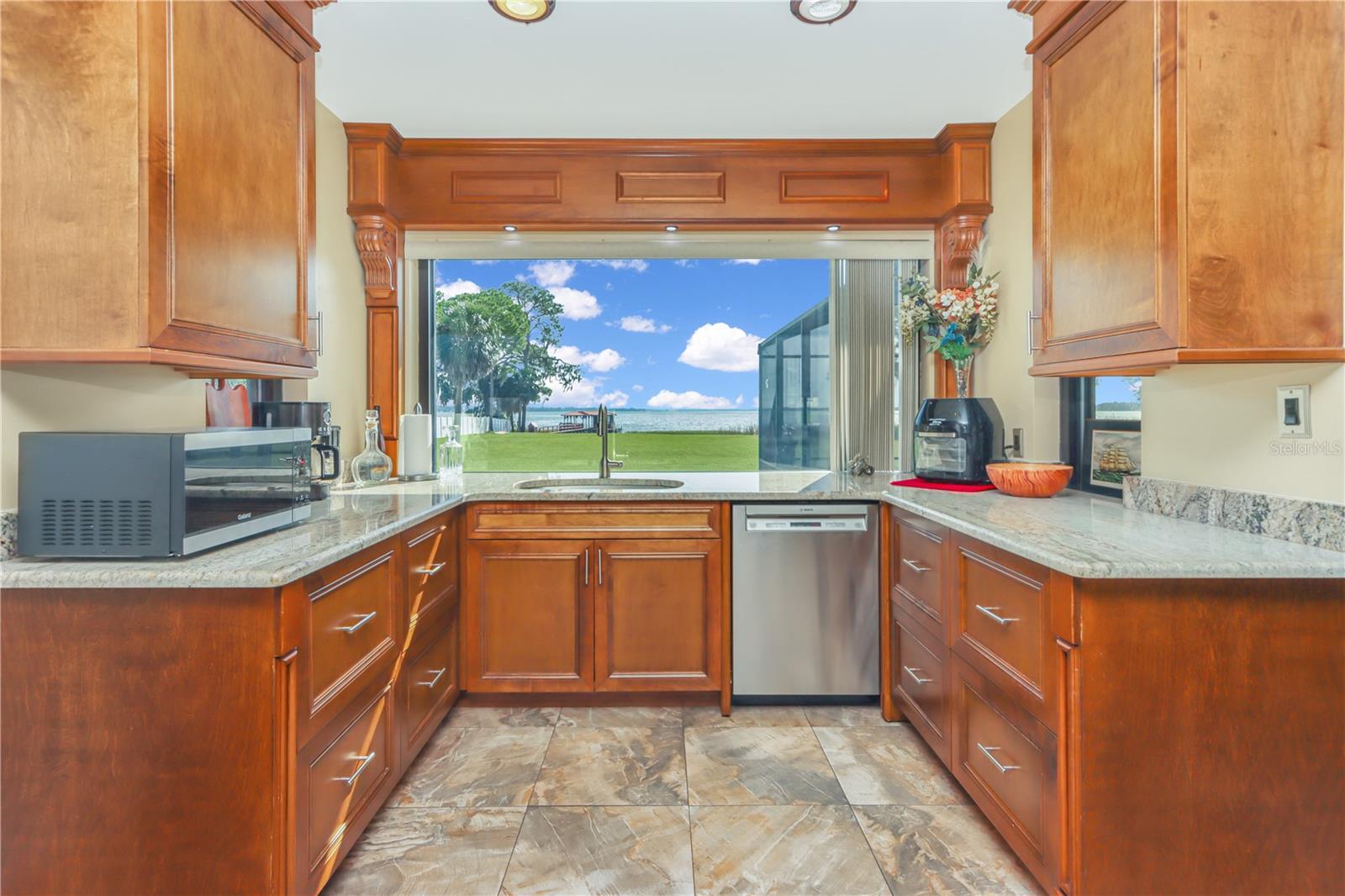 Image 15 of 36 For 955 Mansfield Road