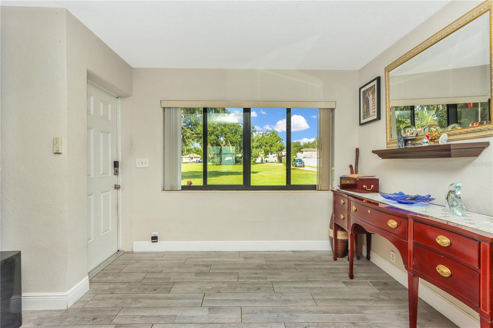 Image 18 of 36 For 955 Mansfield Road