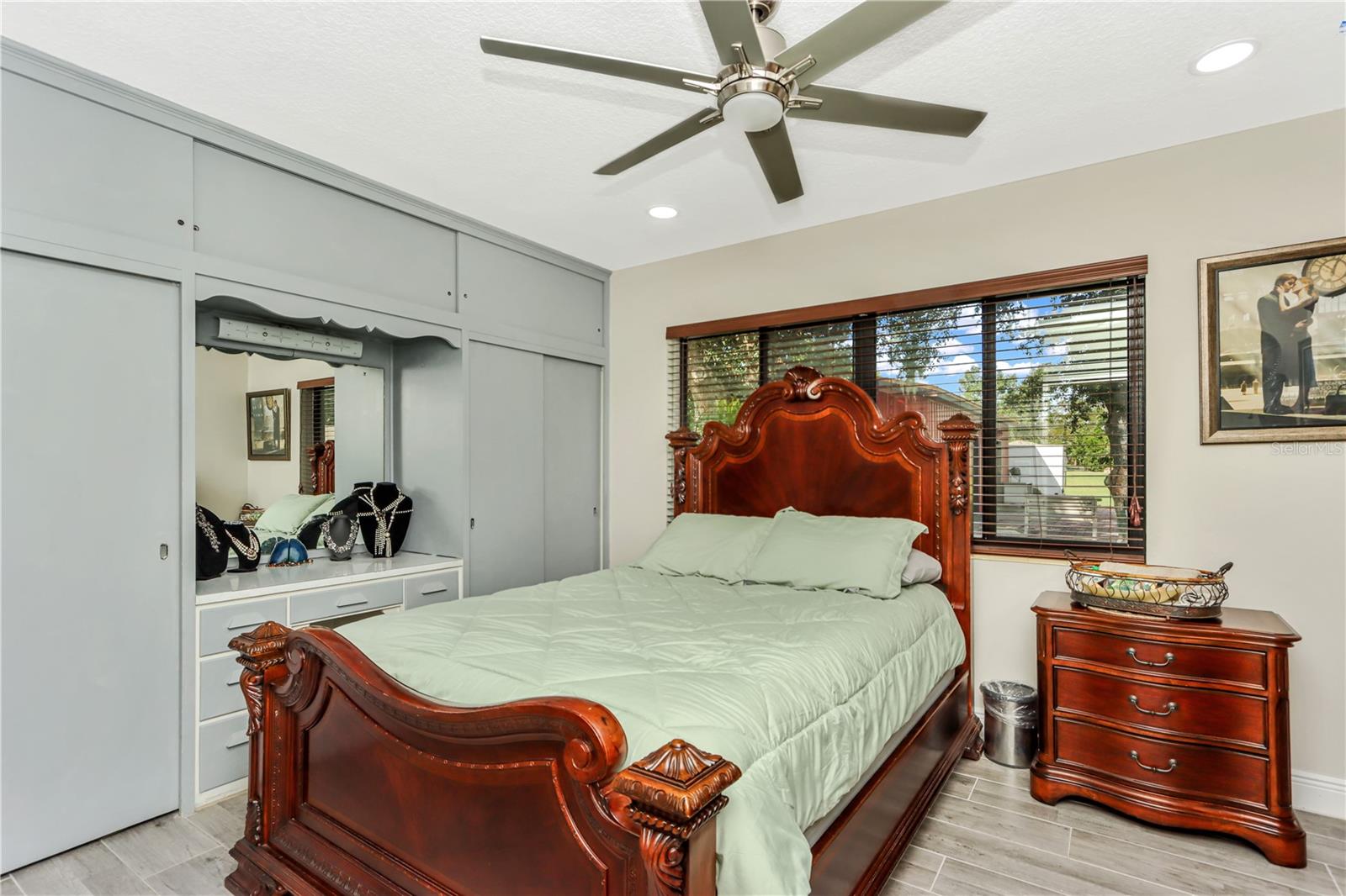 Image 26 of 36 For 955 Mansfield Road