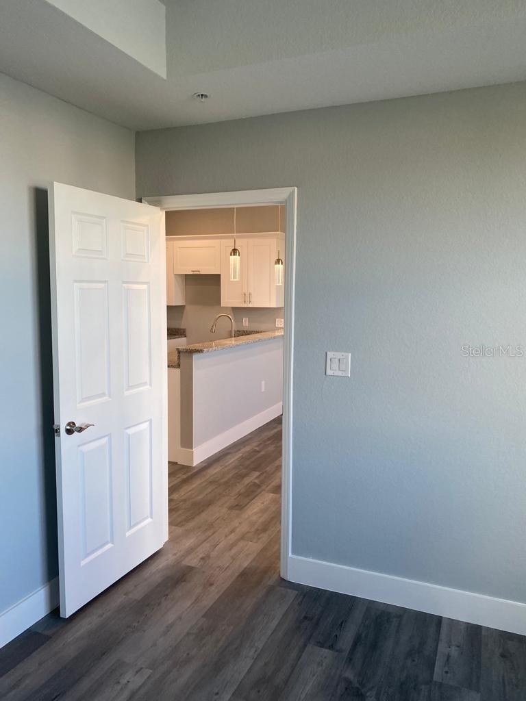Image 2 of 9 For 319 Nicholas Parkway W