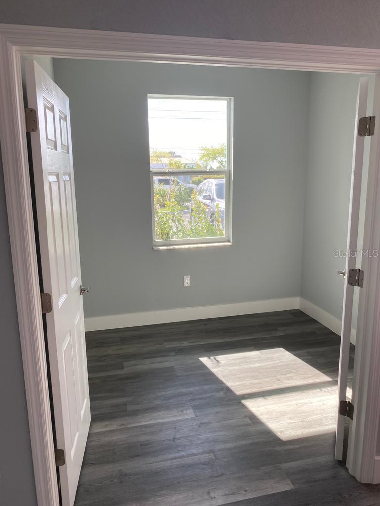 Image 3 of 9 For 319 Nicholas Parkway W