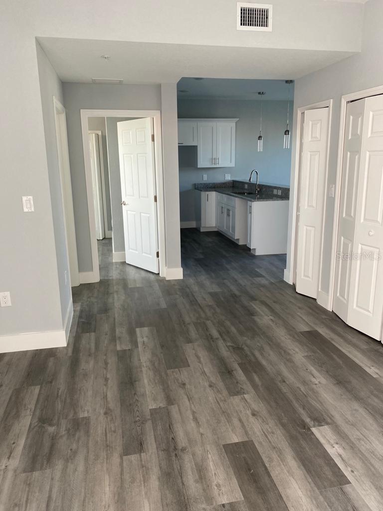 Image 6 of 9 For 319 Nicholas Parkway W