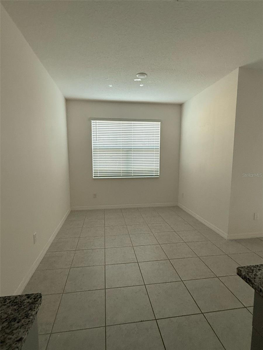 Image 3 of 18 For 776 Richmond Estate Avenue