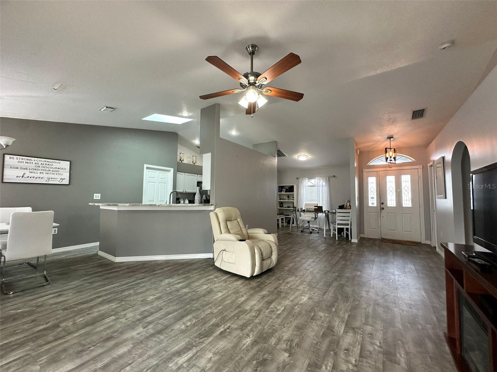 Image 15 of 40 For 2410 Sweetwater Boulevard