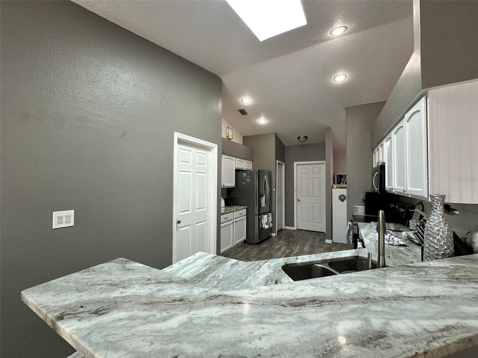 Image 17 of 40 For 2410 Sweetwater Boulevard