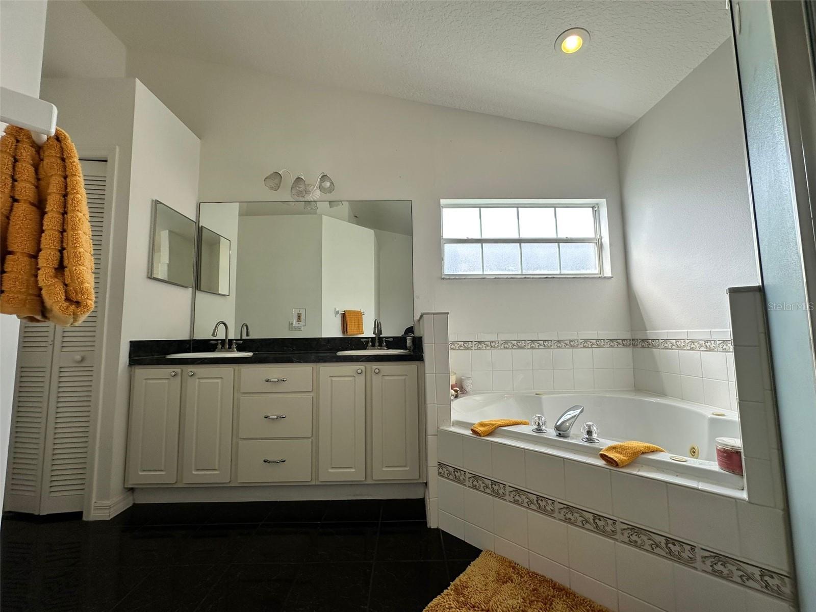 Image 28 of 40 For 2410 Sweetwater Boulevard