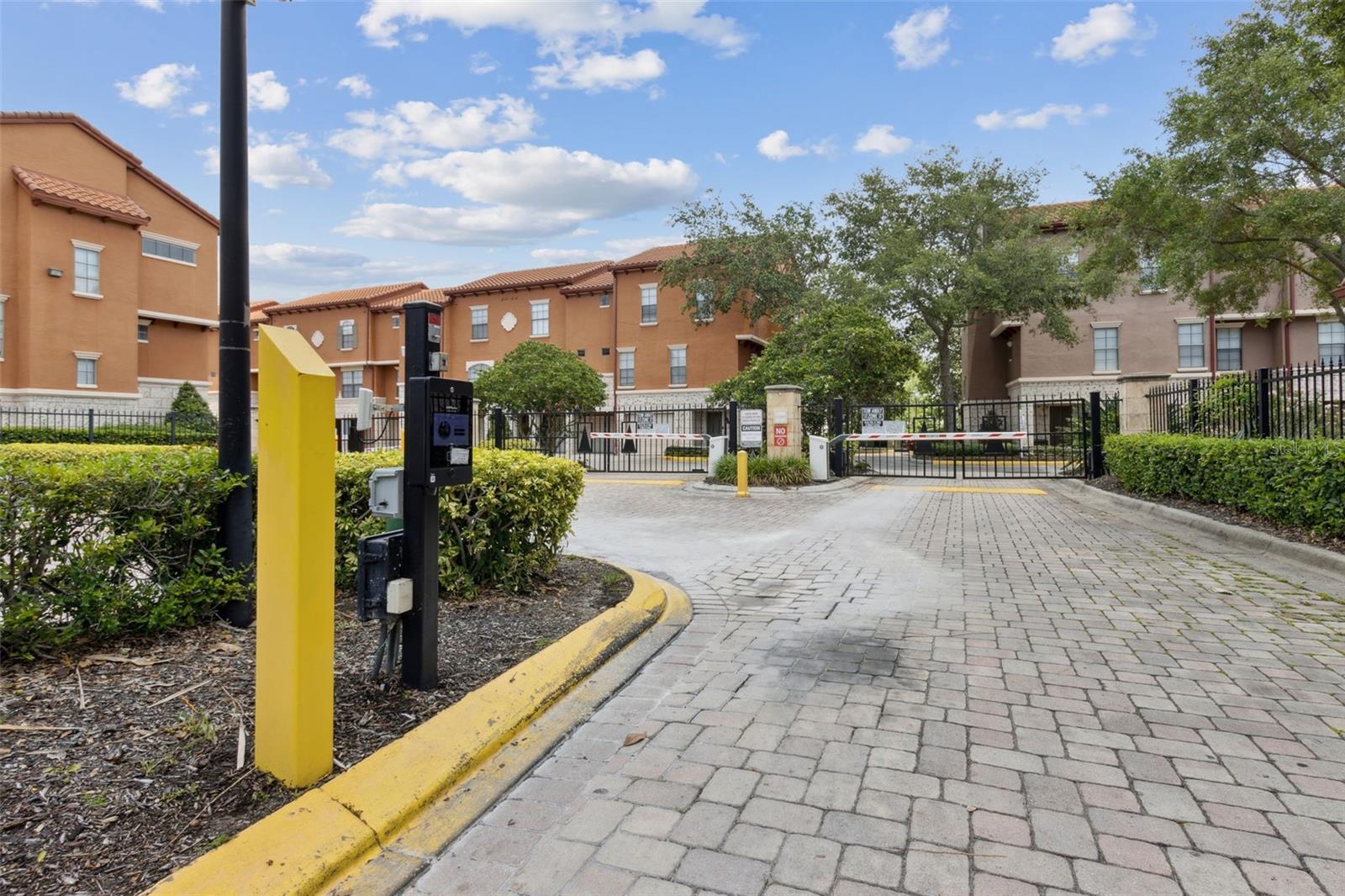 Image 13 of 22 For 6149 Metrowest Boulevard 101