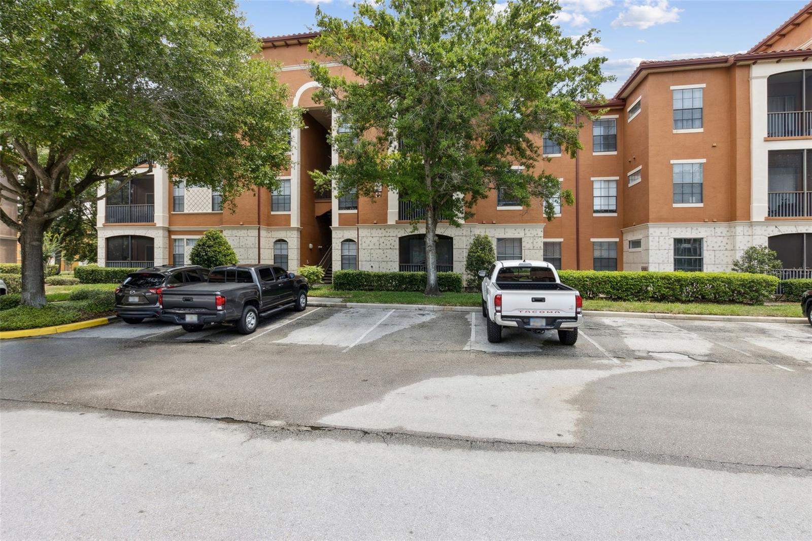 Image 2 of 22 For 6149 Metrowest Boulevard 101