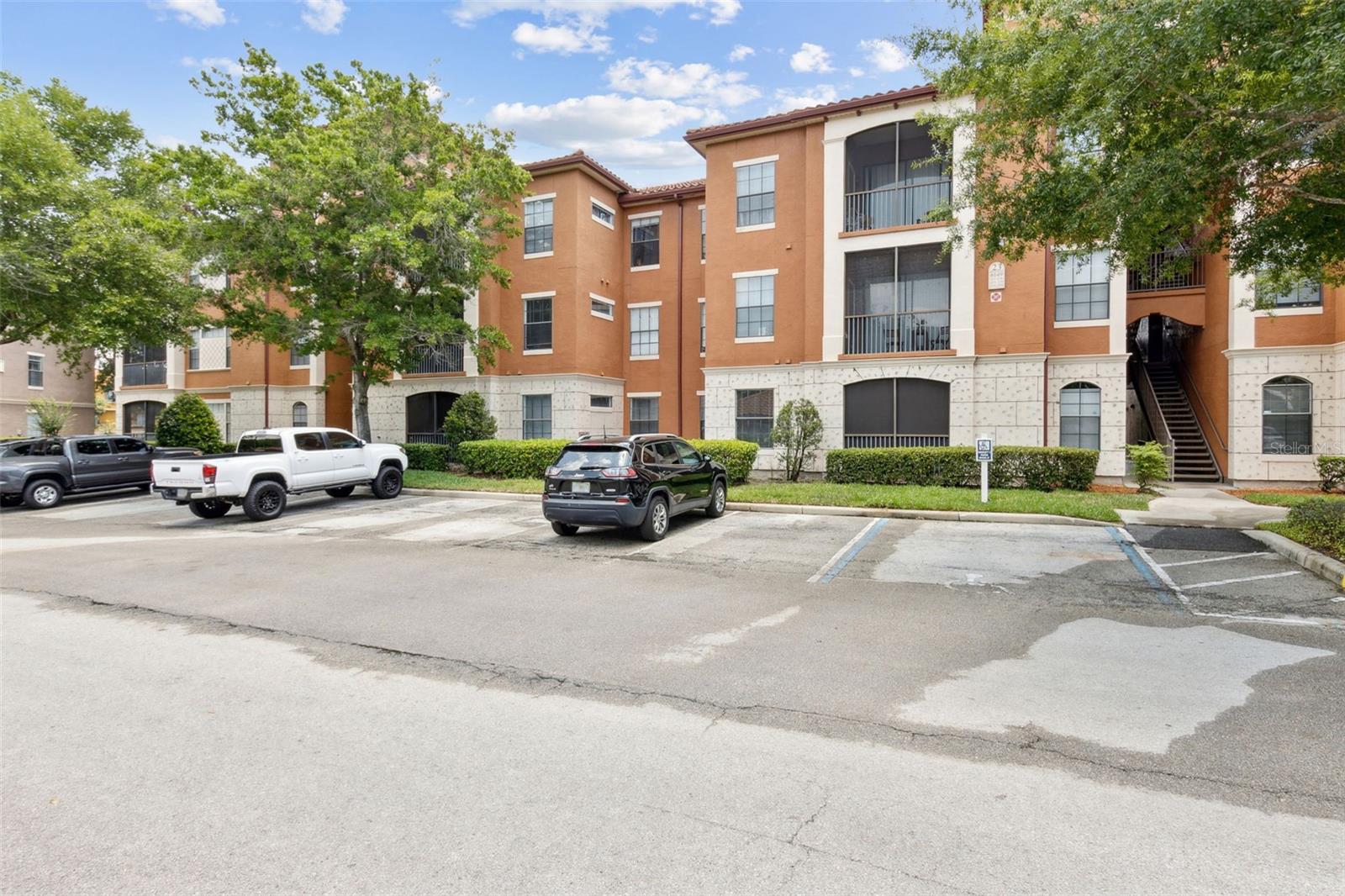 Image 3 of 22 For 6149 Metrowest Boulevard 101