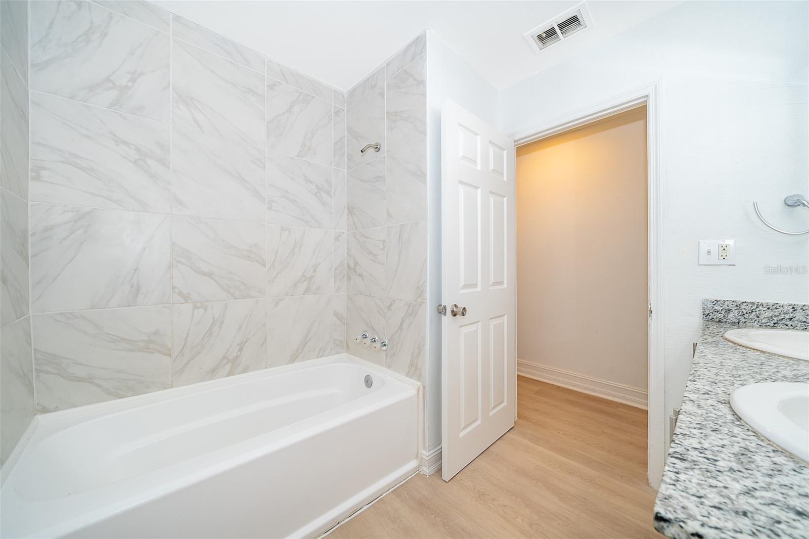 Image 18 of 22 For 790 Park Lane