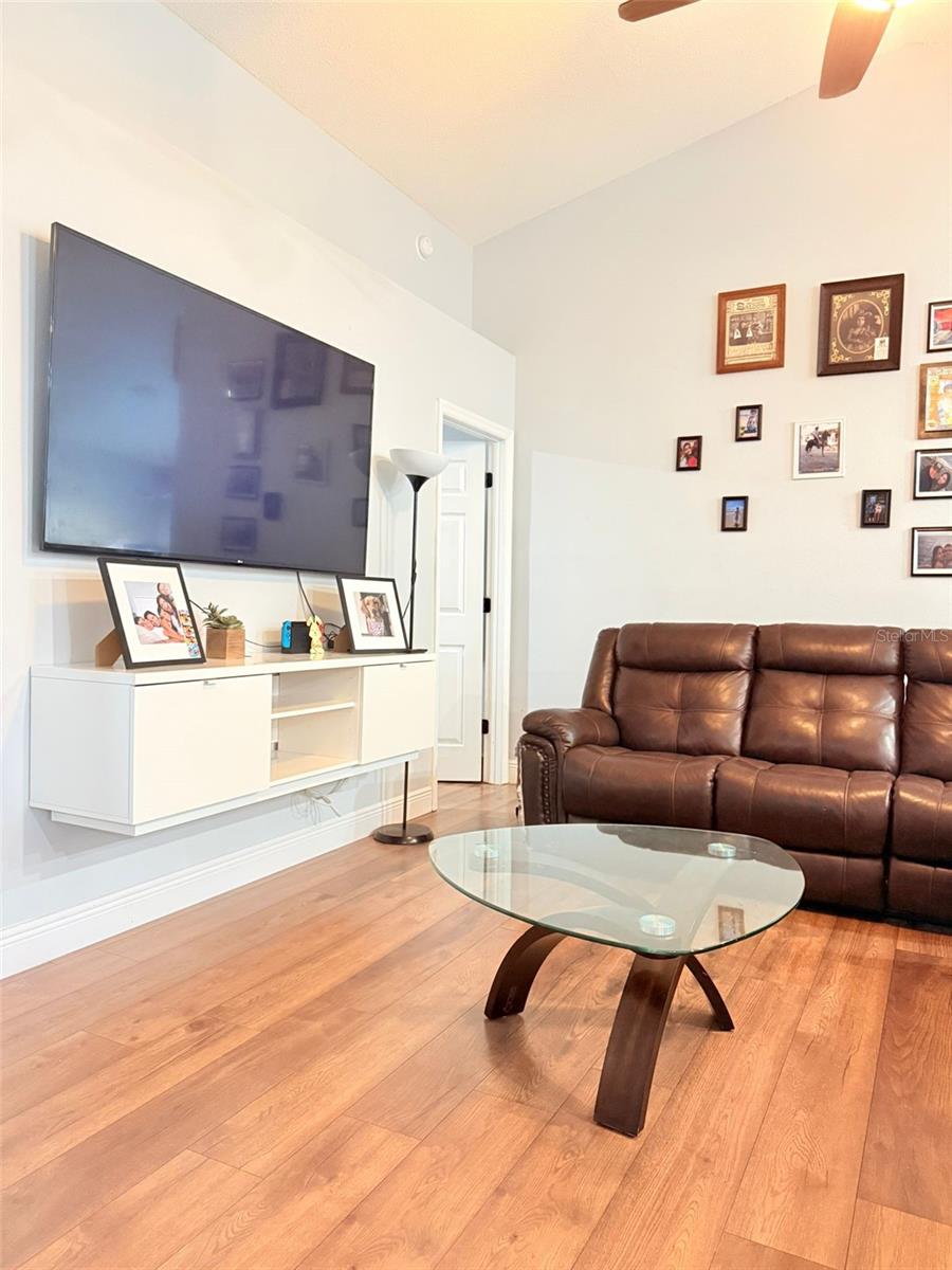 Image 7 of 22 For 16425 Golden Eagle Boulevard