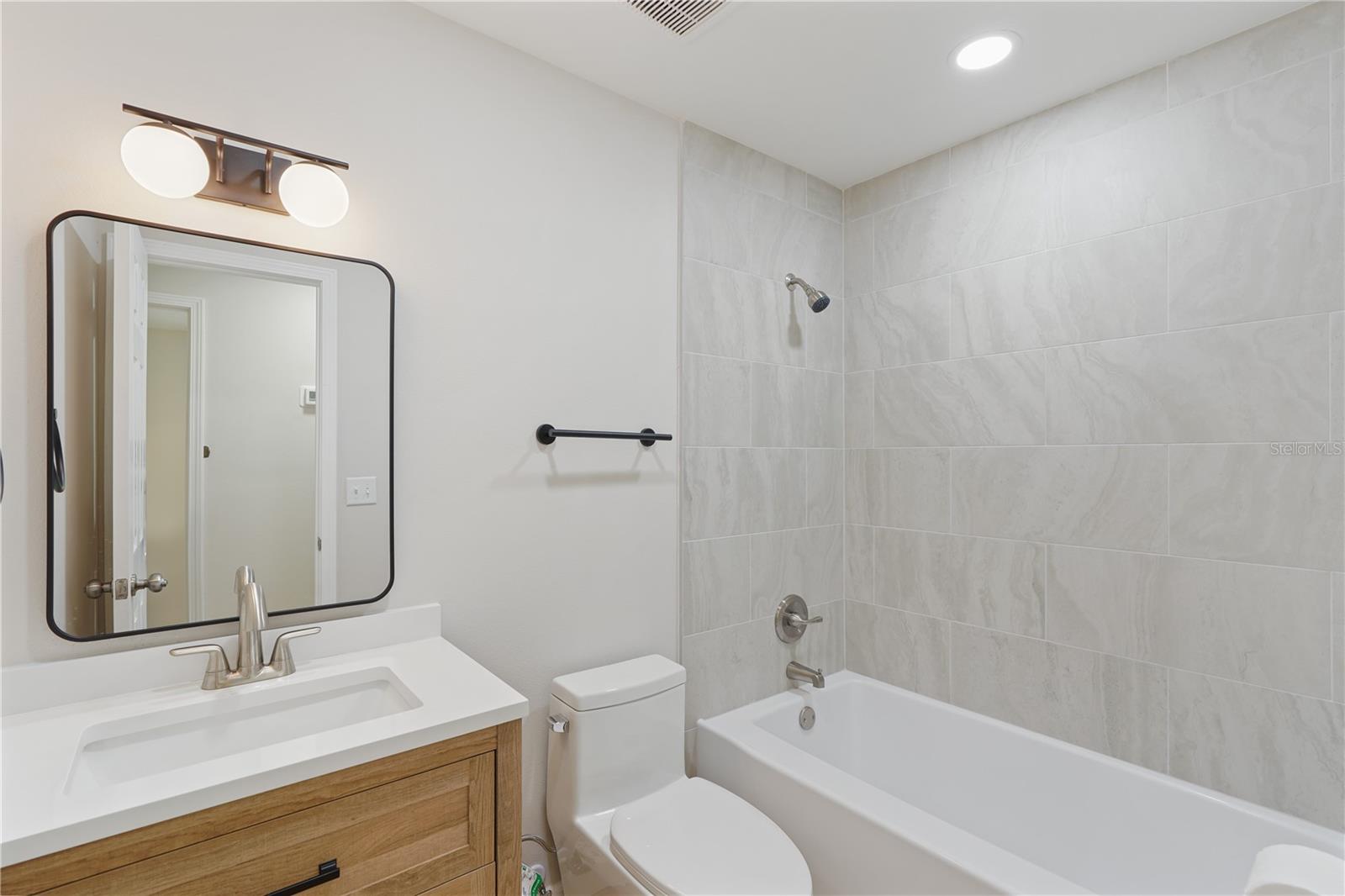 Image 11 of 21 For 818 Ballard Street