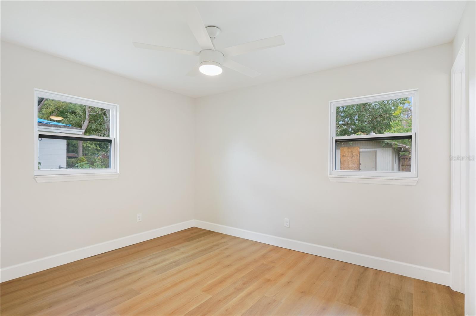 Image 14 of 21 For 818 Ballard Street