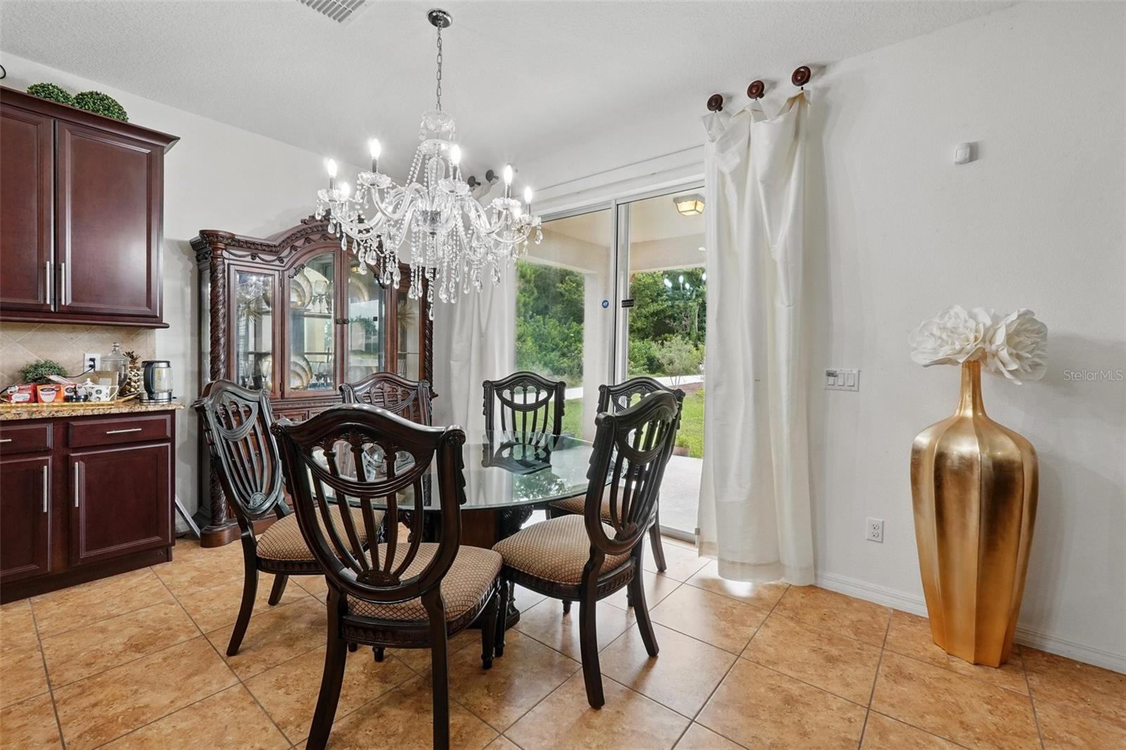 Image 23 of 56 For 3899 Mount Vernon Way