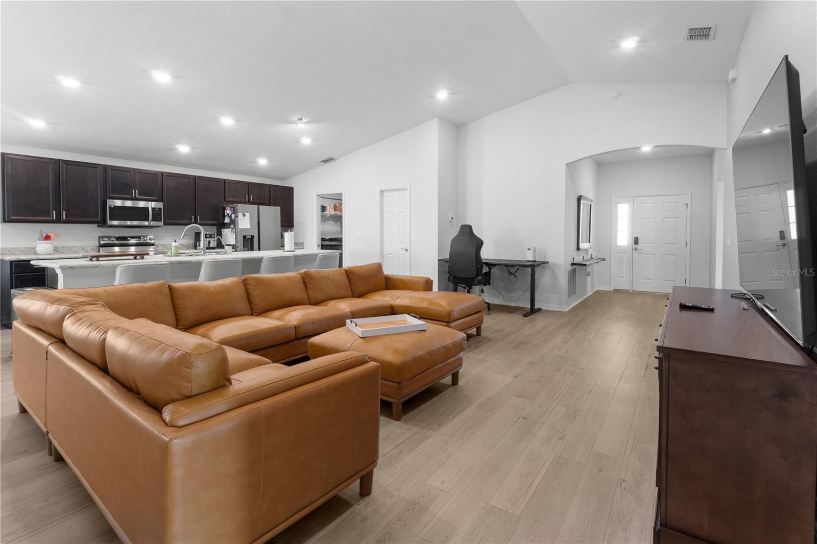 Image 4 of 15 For 1524 Fleur Drive