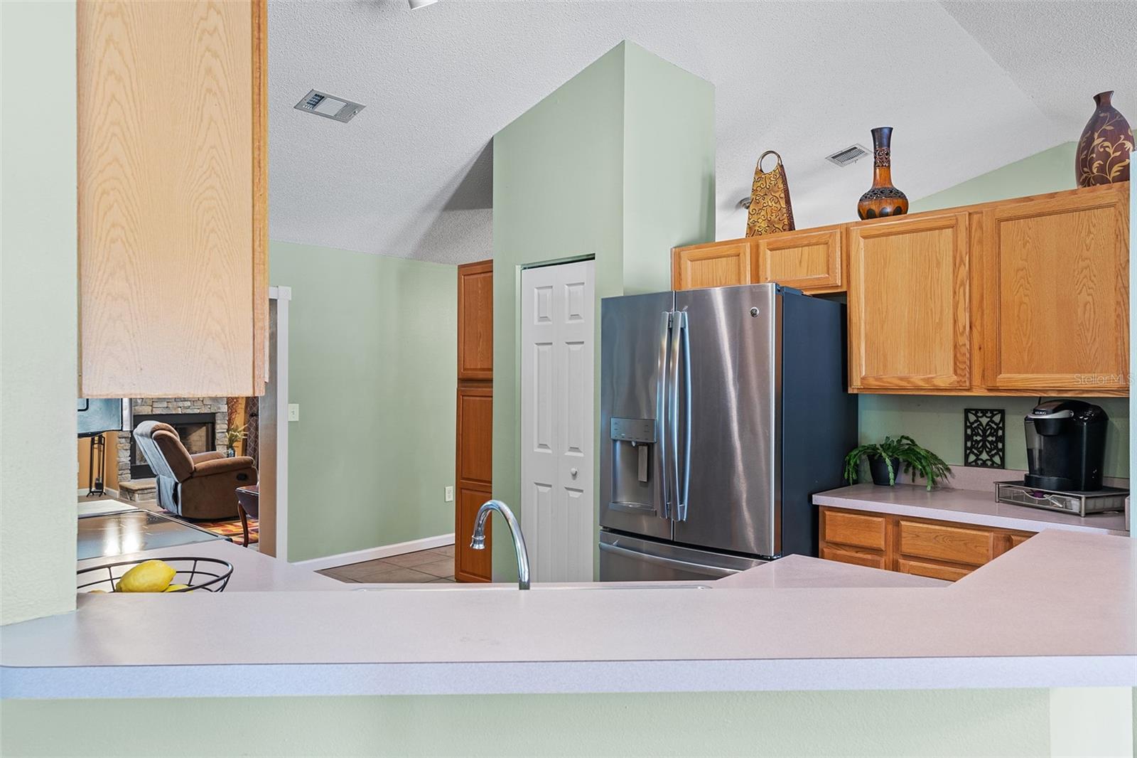 Image 6 of 65 For 621 Rebecca Drive