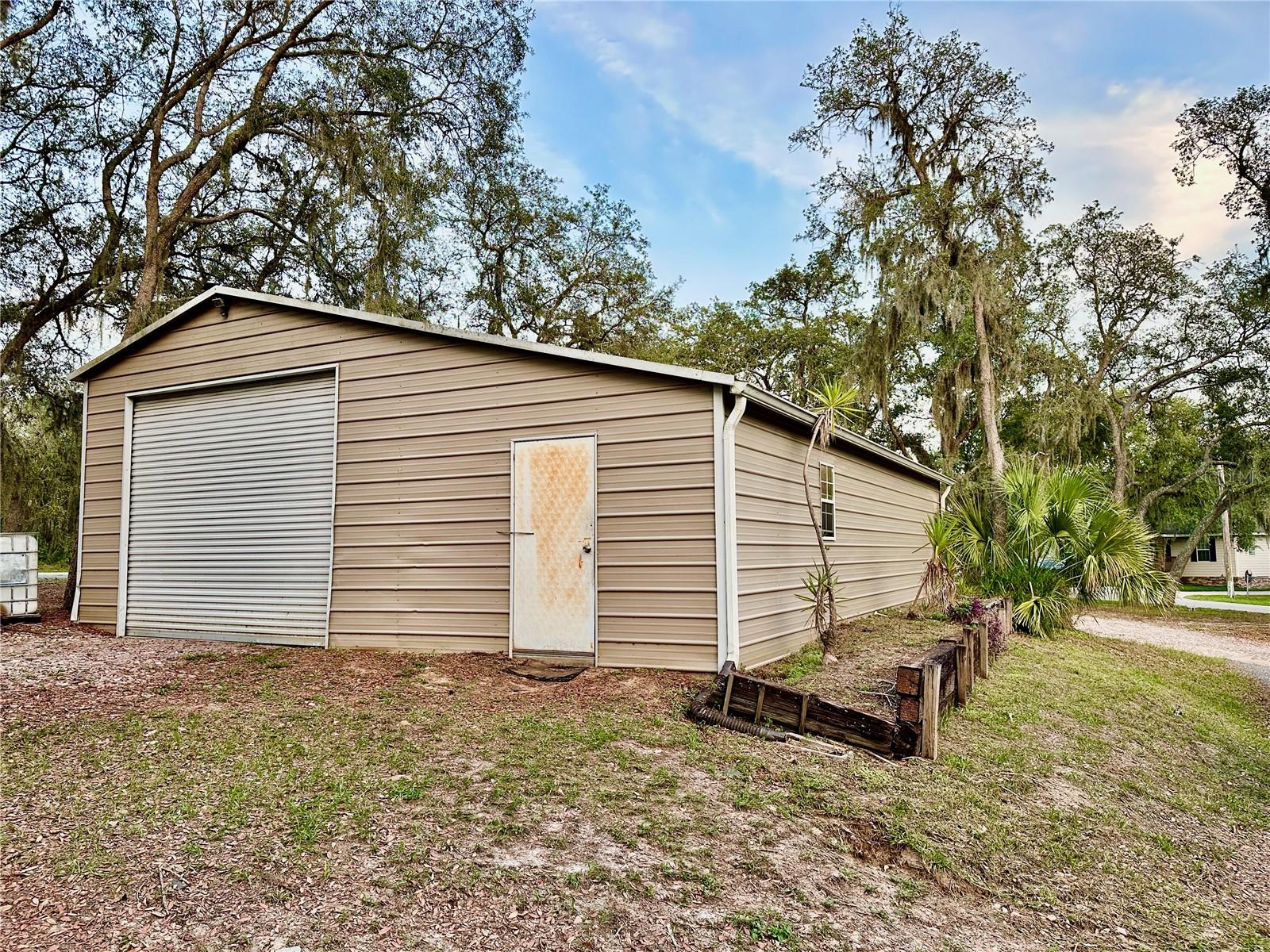 Image 42 of 50 For 822 Breen Road