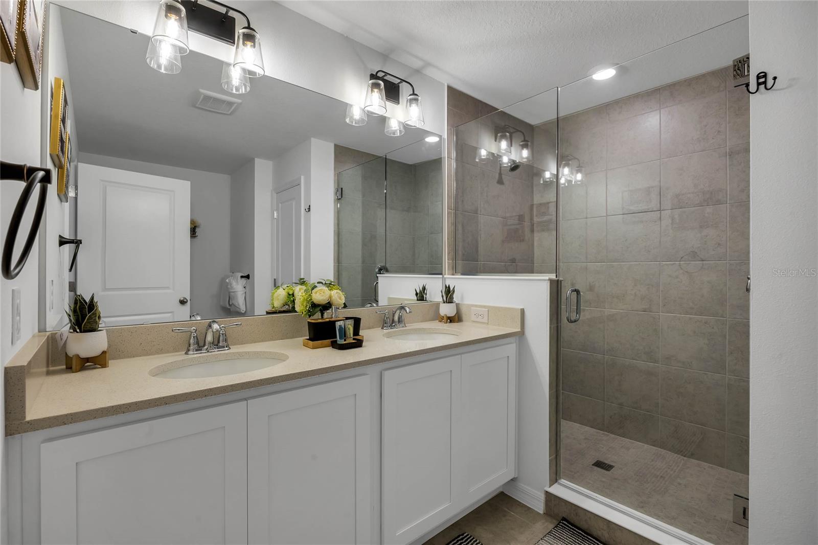 Image 13 of 21 For 641 Longboat Drive
