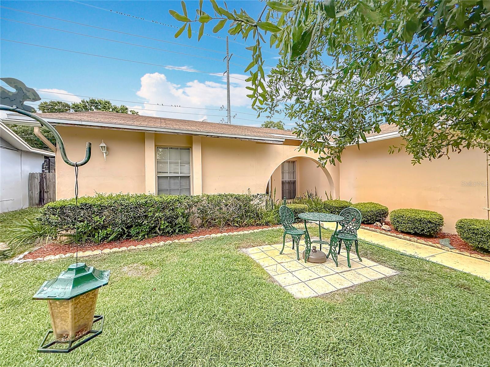 Image 2 of 44 For 1978 Radcliffe Drive N