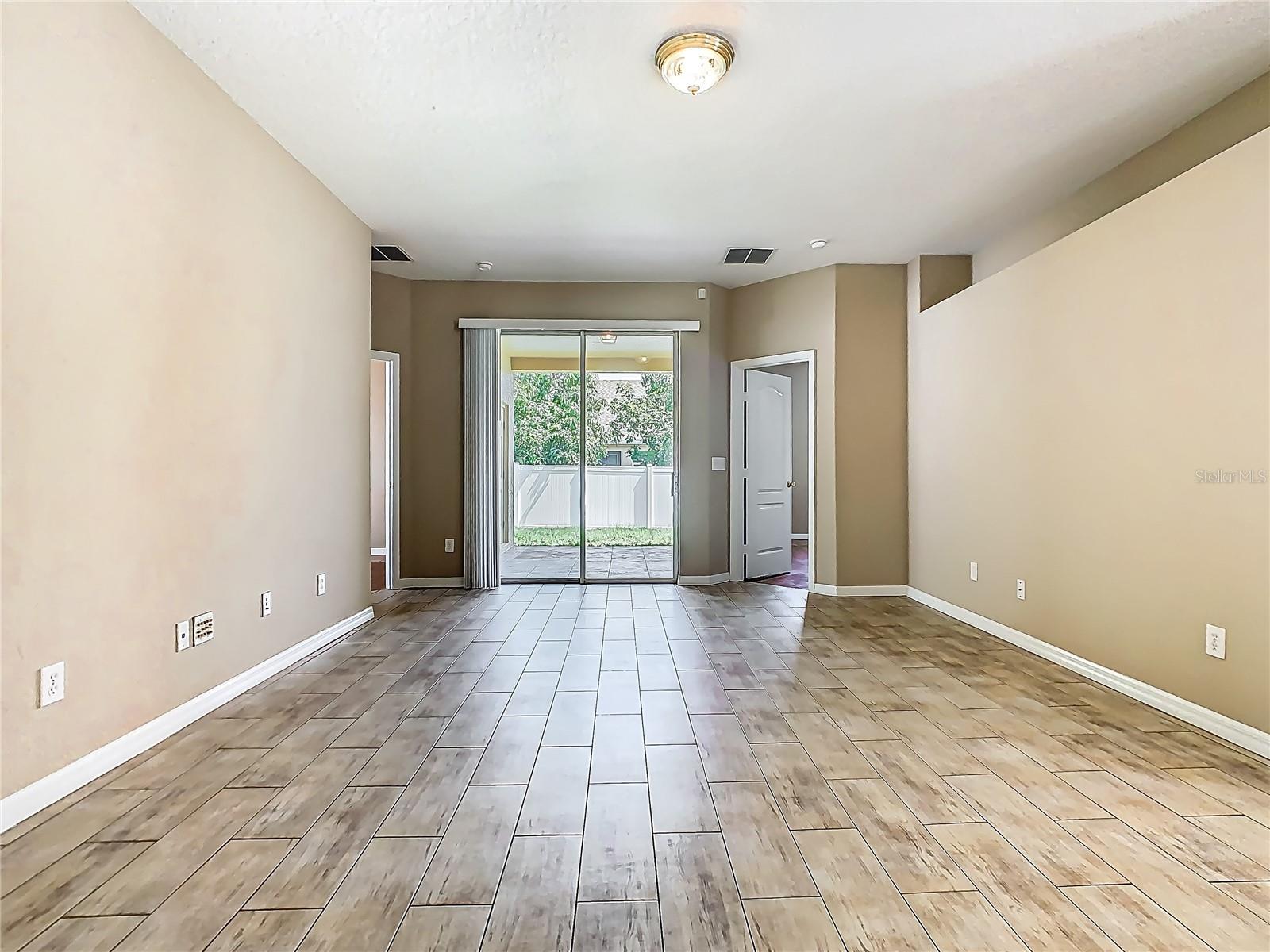 Image 11 of 33 For 15341 Groose Point Ln