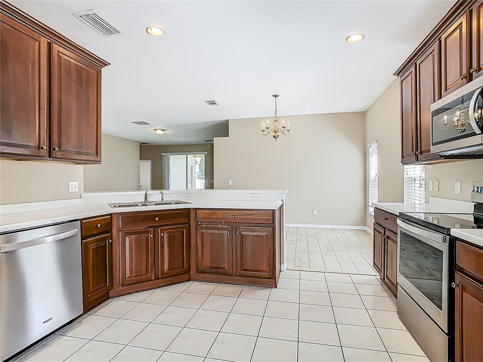 Image 13 of 33 For 15341 Groose Point Ln