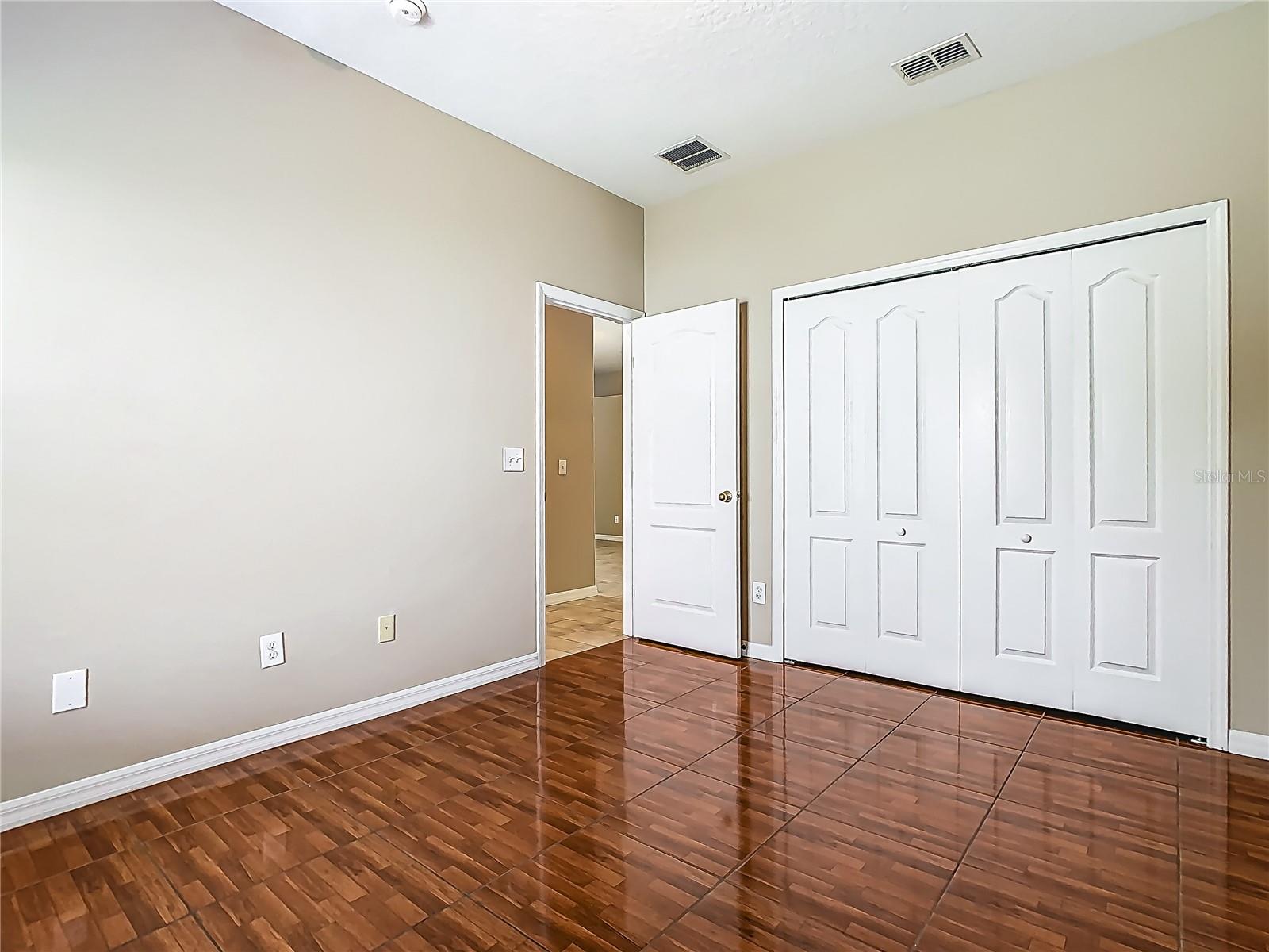 Image 18 of 33 For 15341 Groose Point Ln