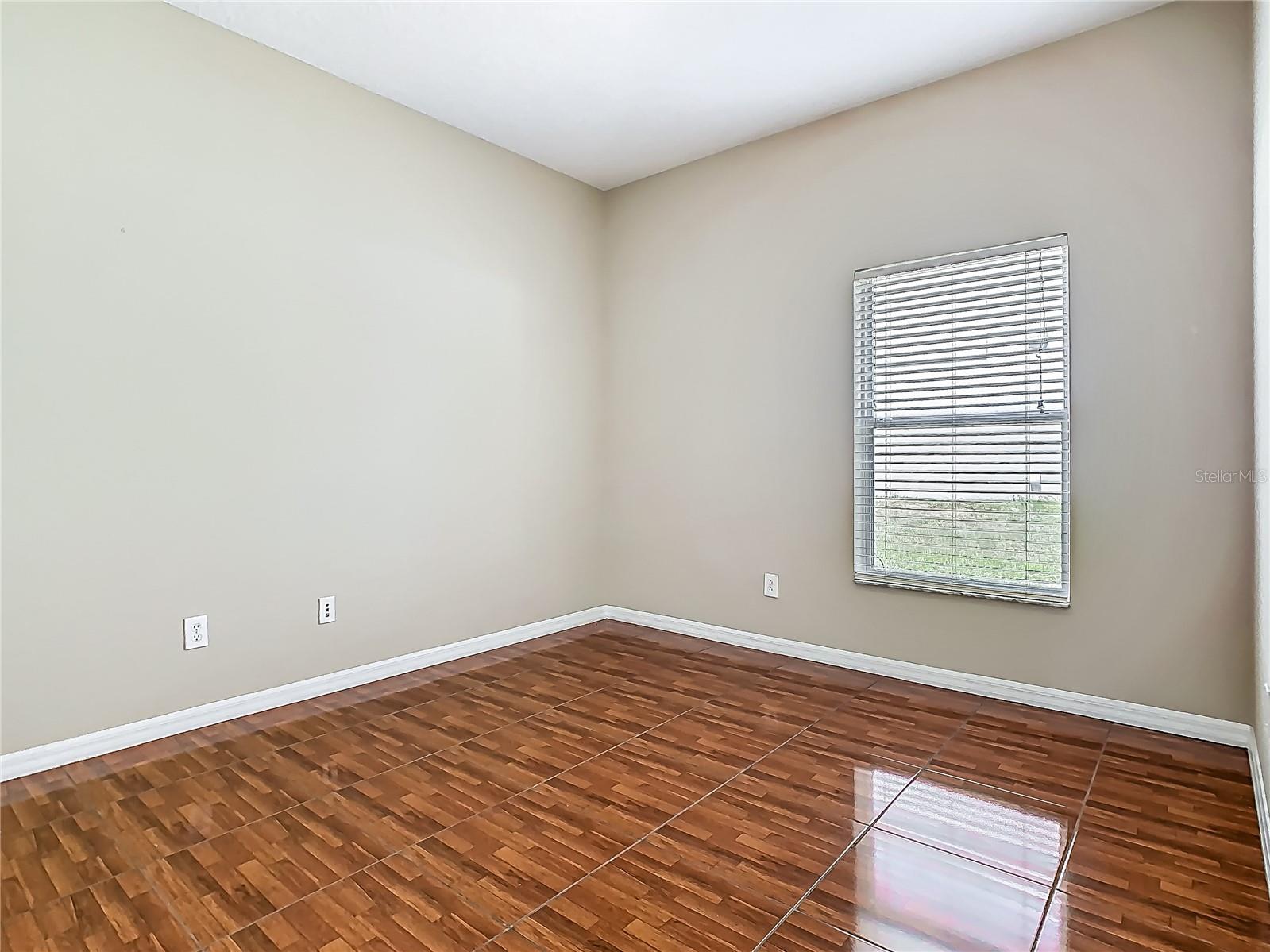 Image 22 of 33 For 15341 Groose Point Ln