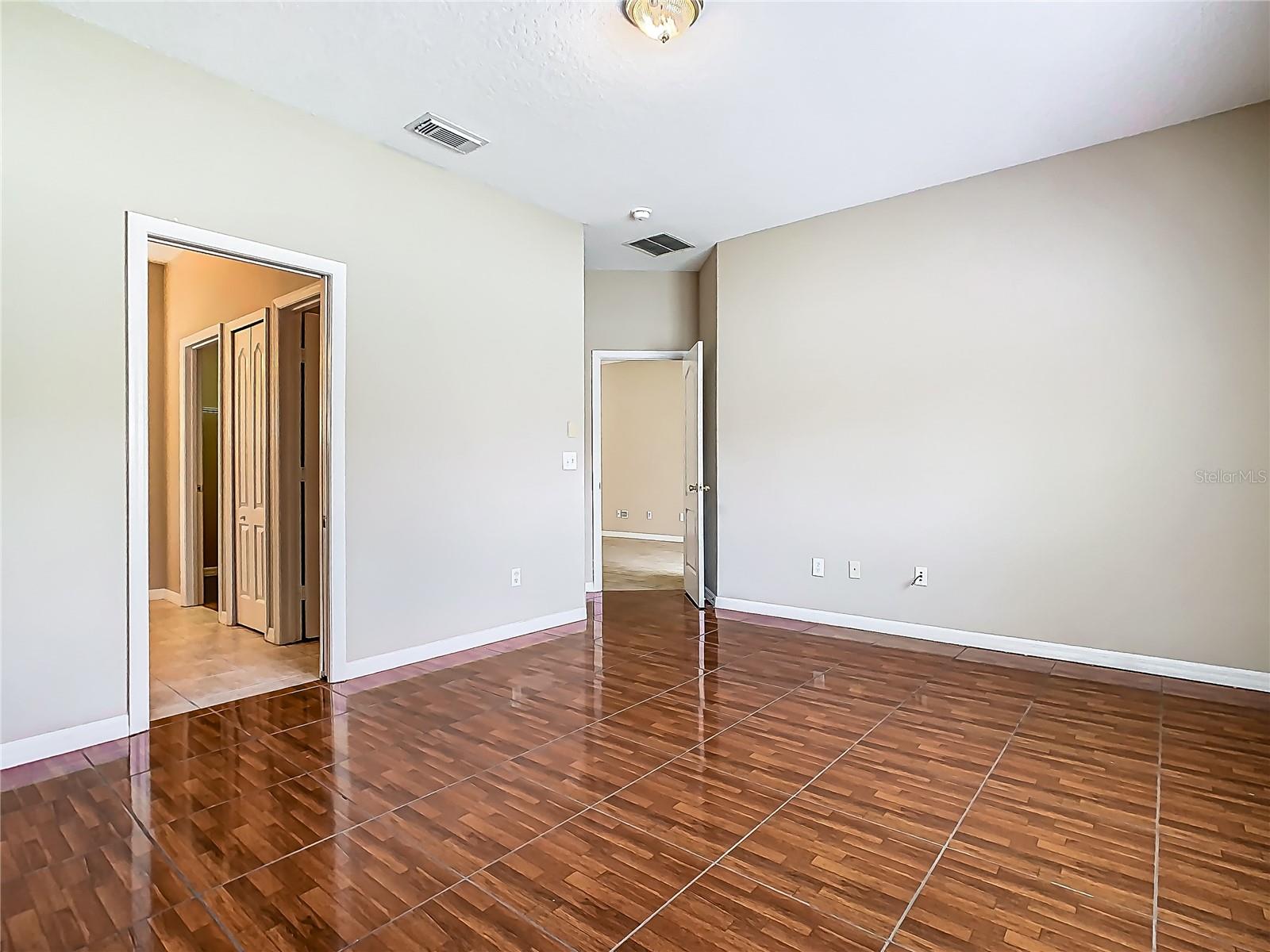 Image 26 of 33 For 15341 Groose Point Ln