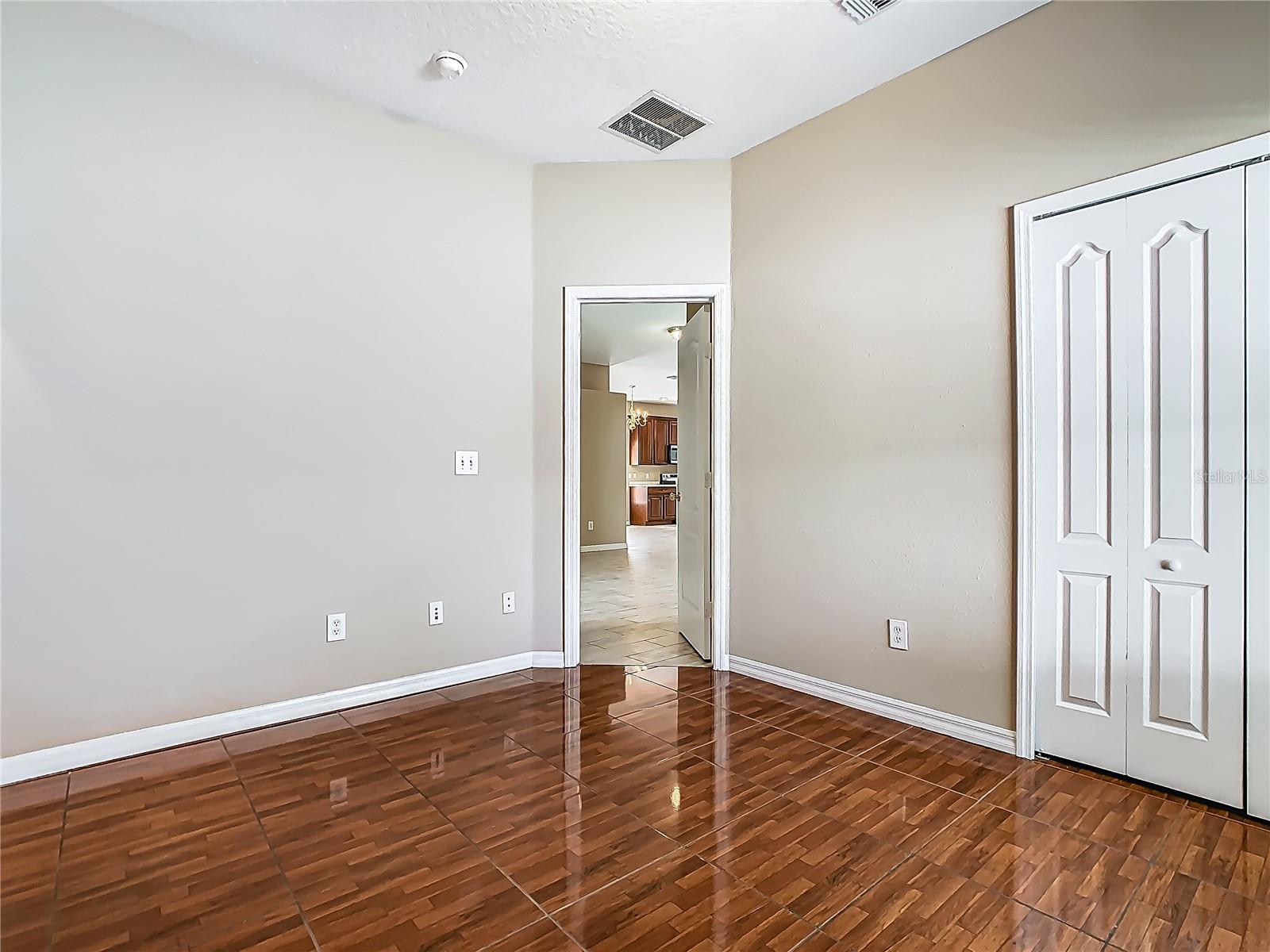 Image 27 of 33 For 15341 Groose Point Ln