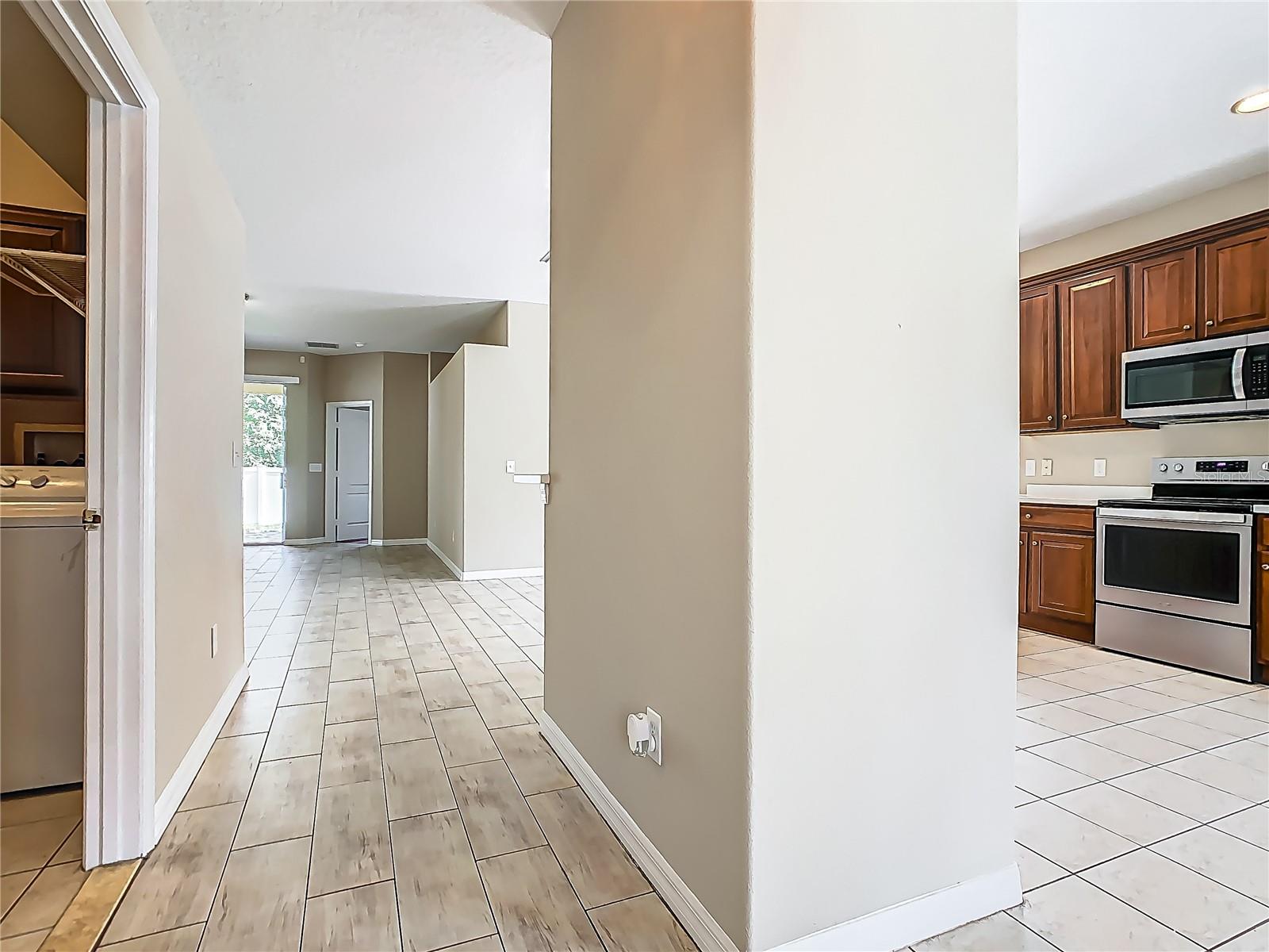 Image 7 of 33 For 15341 Groose Point Ln