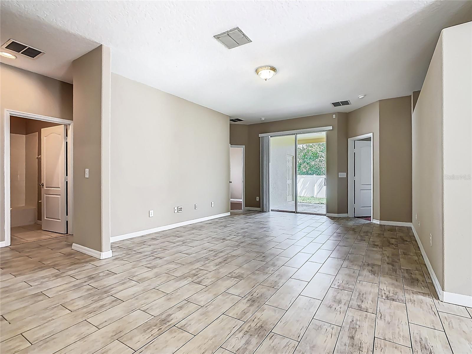 Image 9 of 33 For 15341 Groose Point Ln