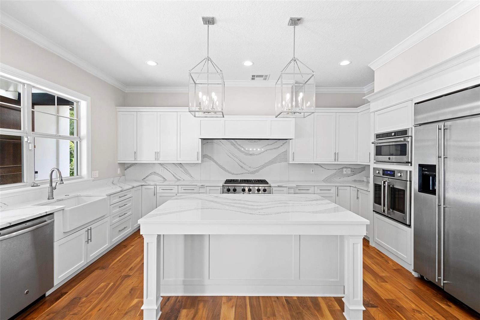 Listing photo id 9 for 9799 Covent Garden Drive