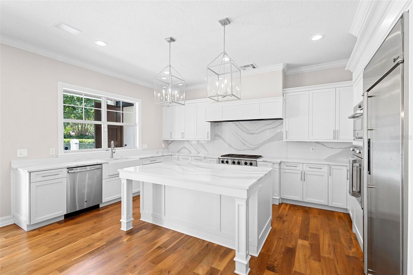 Listing photo id 10 for 9799 Covent Garden Drive