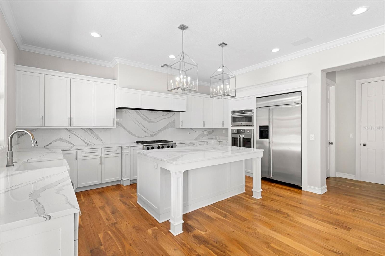Listing photo id 11 for 9799 Covent Garden Drive