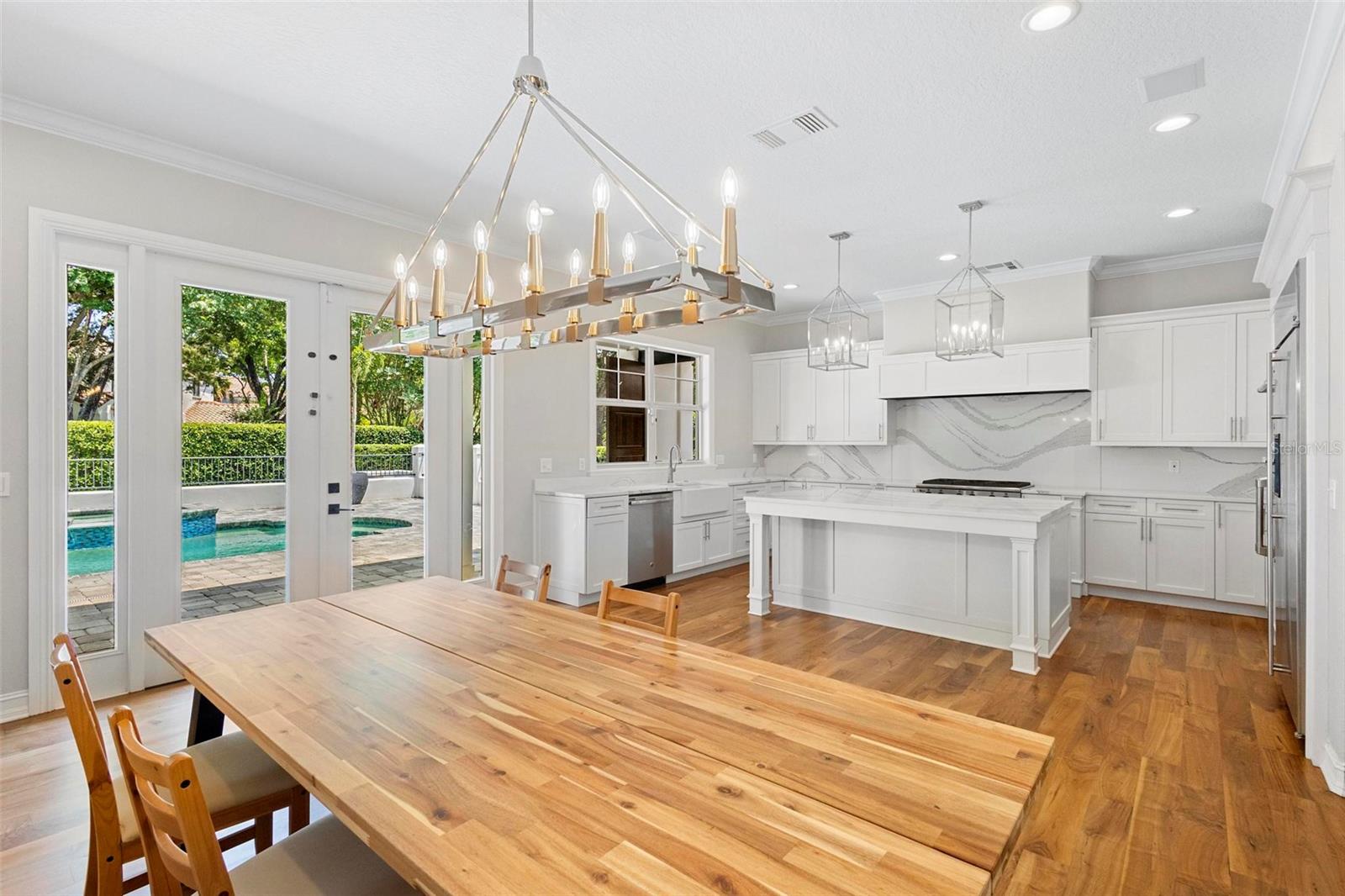 Listing photo id 12 for 9799 Covent Garden Drive