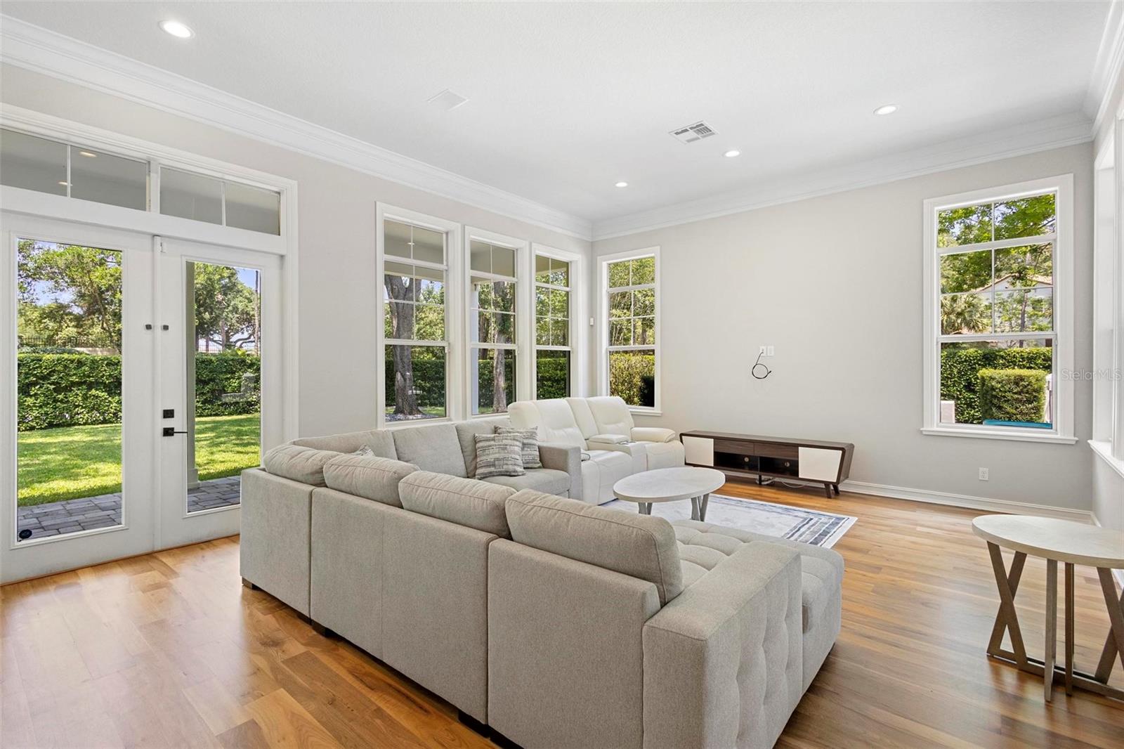 Listing photo id 17 for 9799 Covent Garden Drive