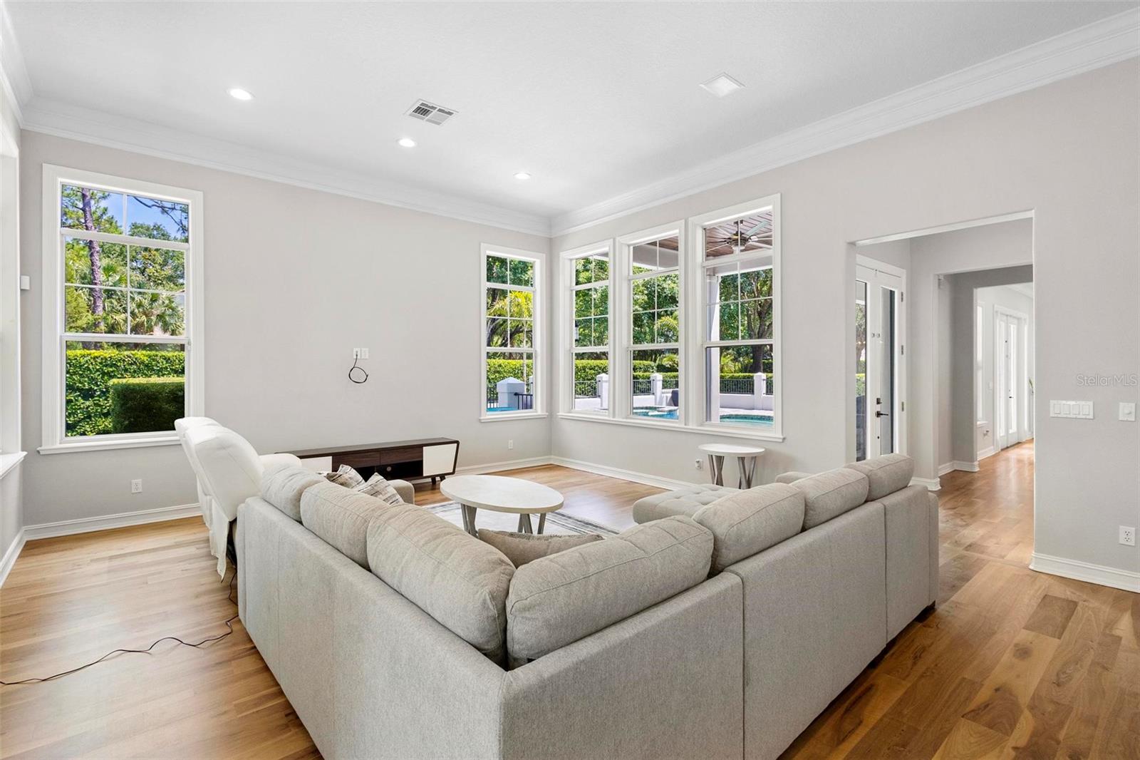 Listing photo id 18 for 9799 Covent Garden Drive