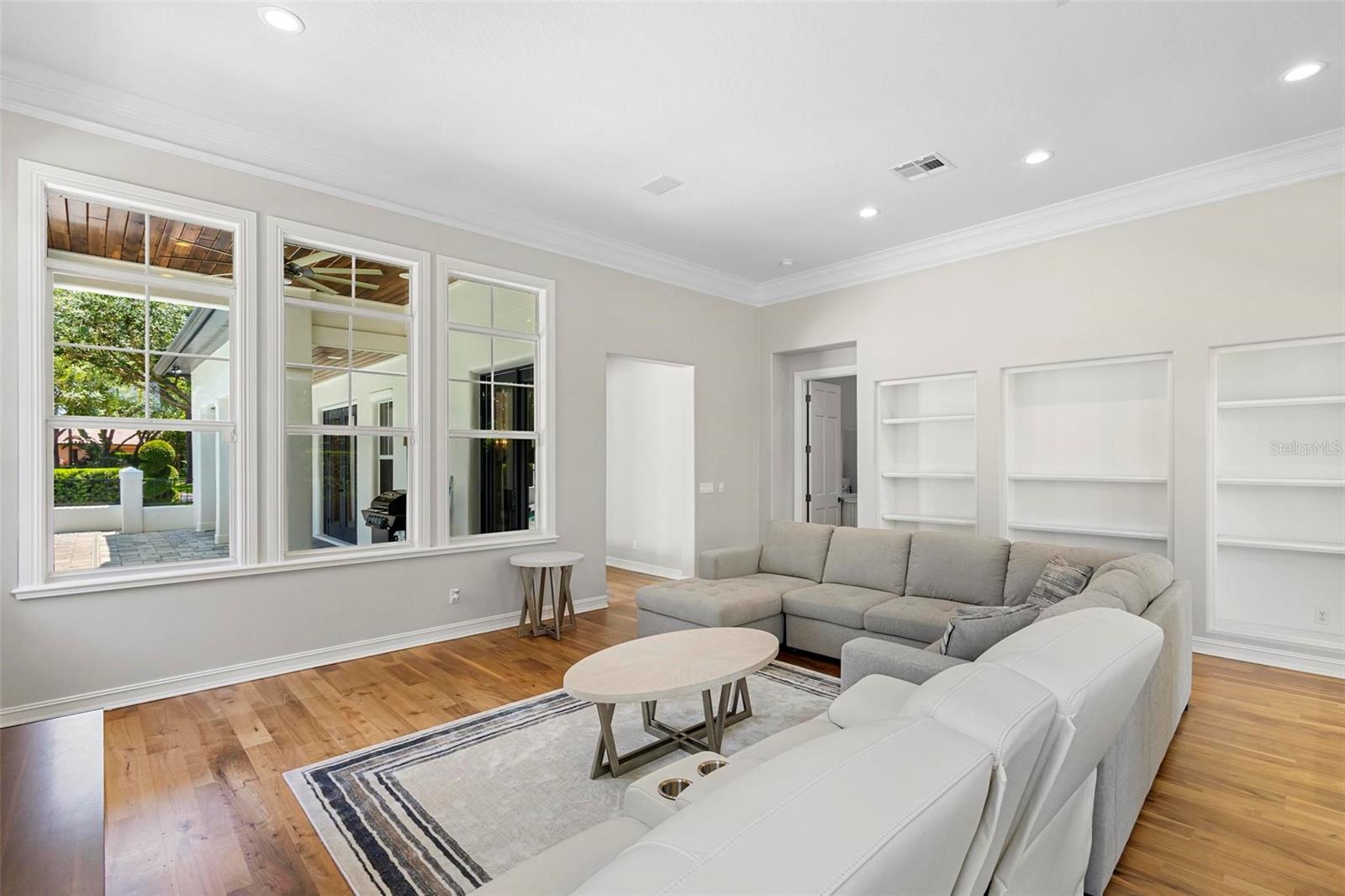 Listing photo id 19 for 9799 Covent Garden Drive